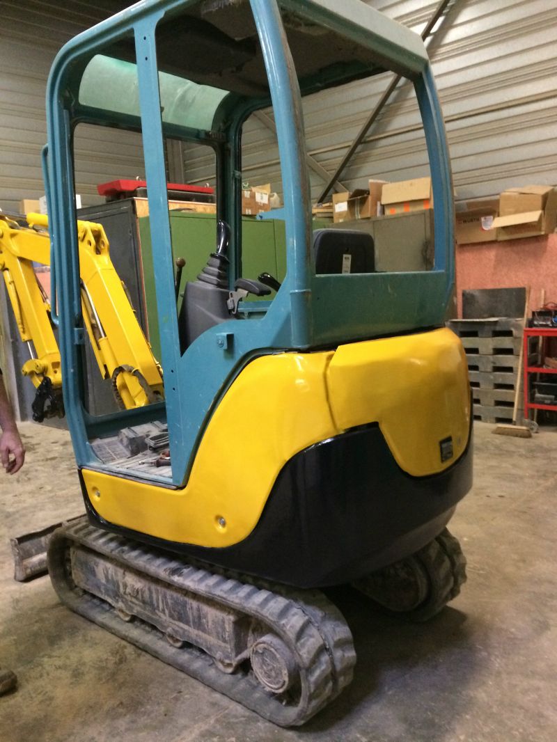 Mini pelle occasion 1.5t sur vitrolles